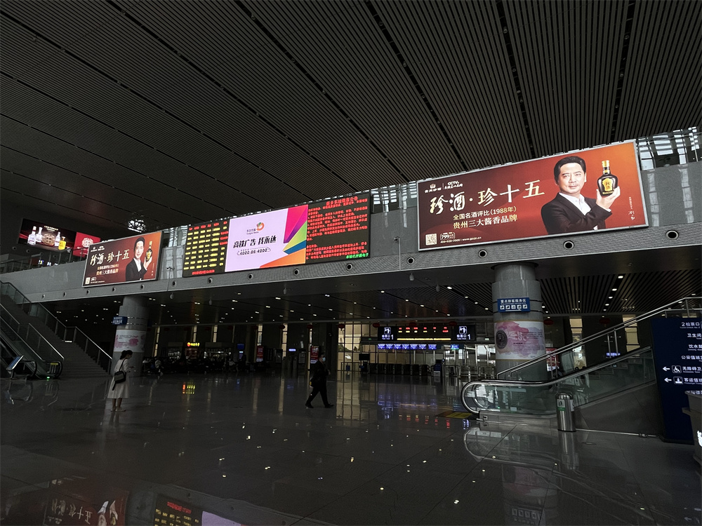隨著高鐵旅客發(fā)送量的逐年增高，高鐵廣告的媒介作用也越來(lái)越重要