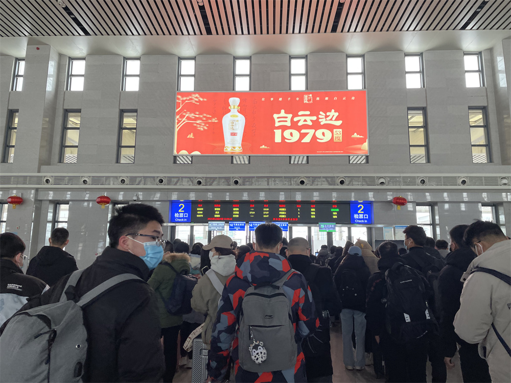 高鐵廣告因?yàn)閺V告媒體位置的不同，分為不同區(qū)域媒體廣告