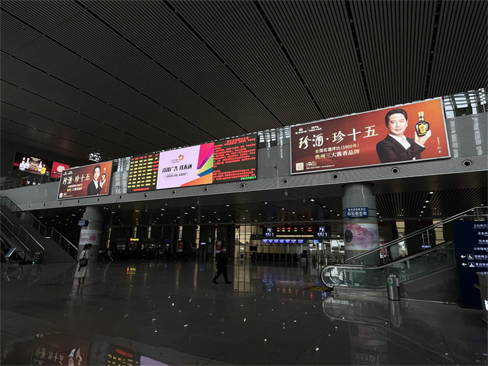 地鐵廣告區(qū)別于其他戶外廣告，究竟有何獨(dú)特特點(diǎn)呢？